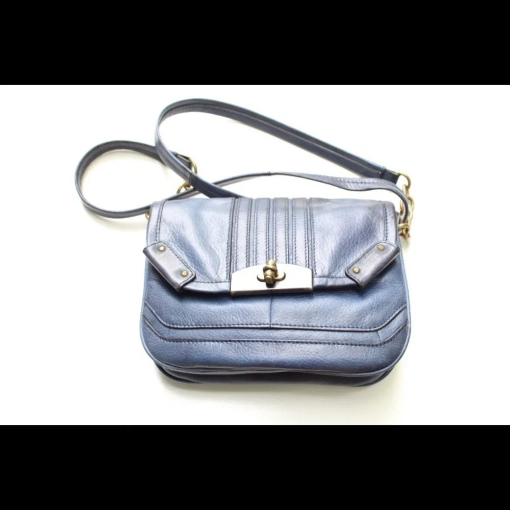B. Makowsky cross body bag